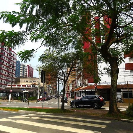 113 Canto Do Forte - 1Dorm - 200 M Da Praia E 20M Dos Bares E Restaurantes - Estacionamento Gratuito E Wi Fi , Tv A Cabo 프라이아 그란데 외부 사진