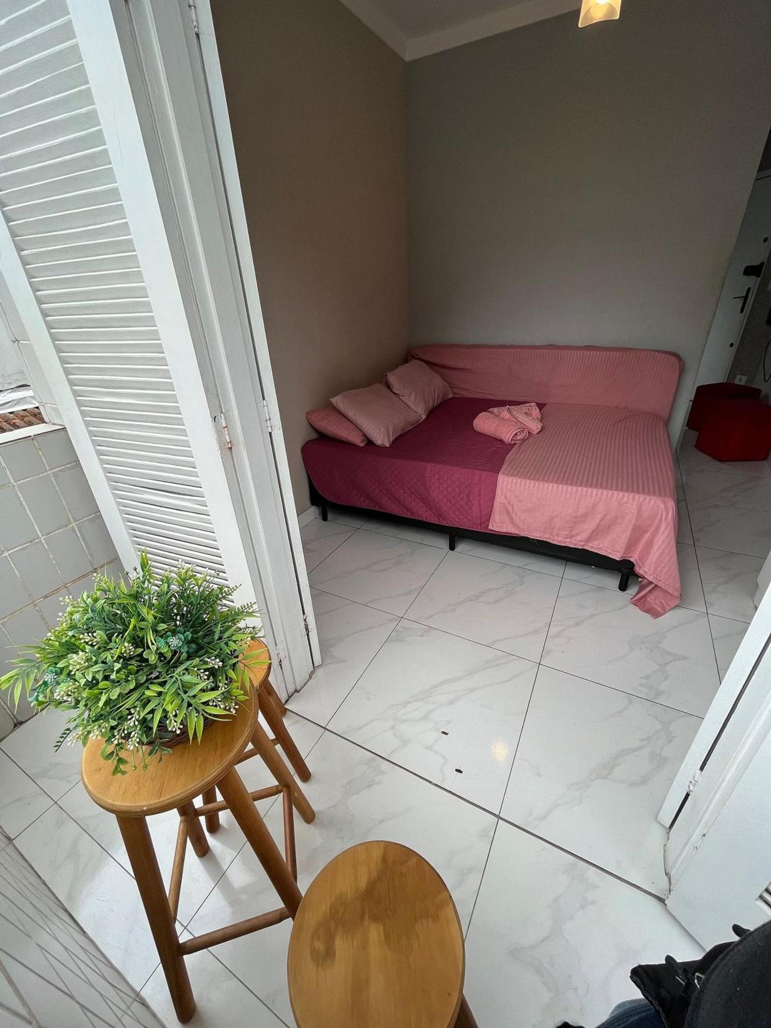 113 Canto Do Forte - 1Dorm - 200 M Da Praia E 20M Dos Bares E Restaurantes - Estacionamento Gratuito E Wi Fi , Tv A Cabo 프라이아 그란데 외부 사진