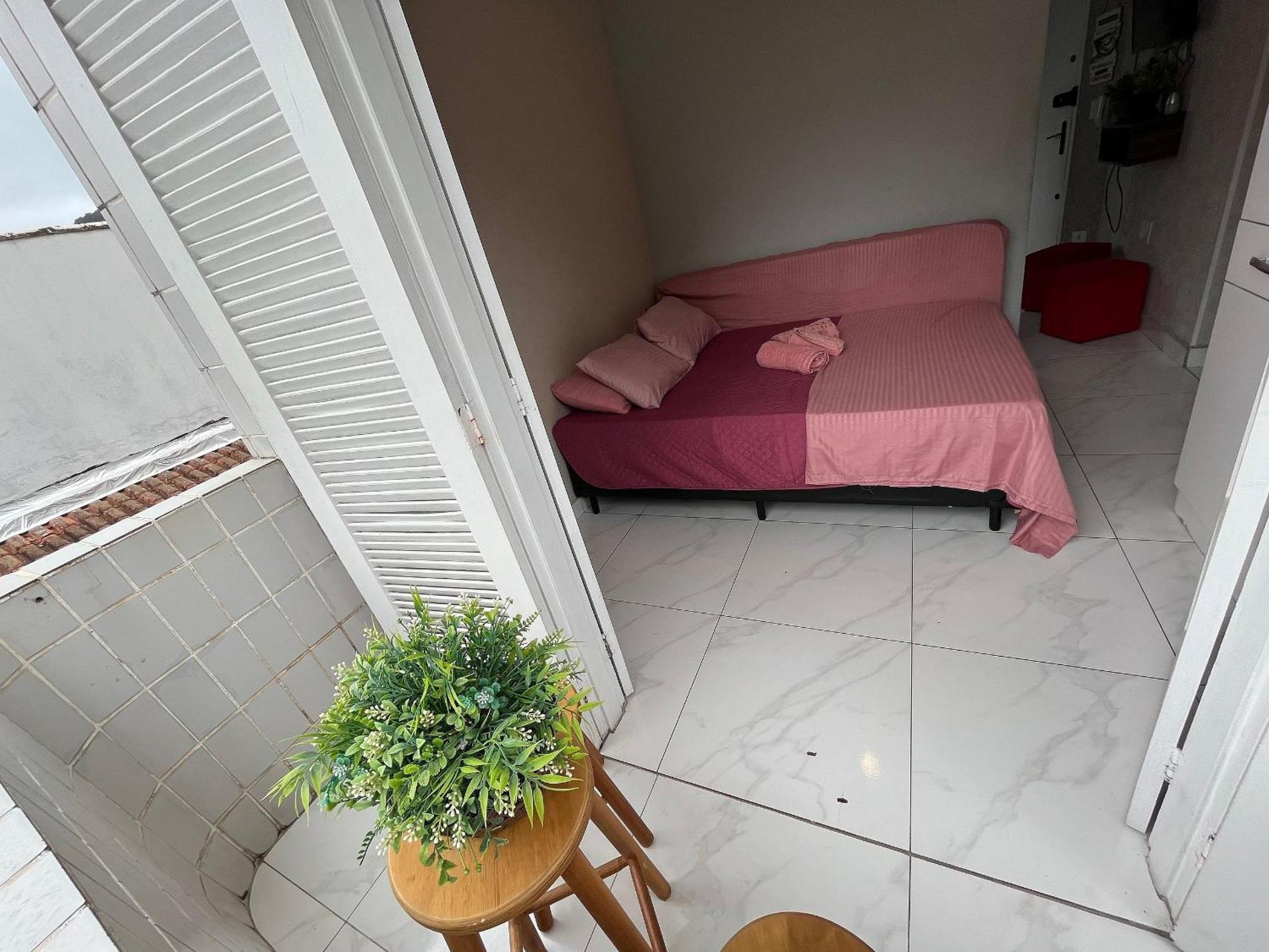 113 Canto Do Forte - 1Dorm - 200 M Da Praia E 20M Dos Bares E Restaurantes - Estacionamento Gratuito E Wi Fi , Tv A Cabo 프라이아 그란데 외부 사진