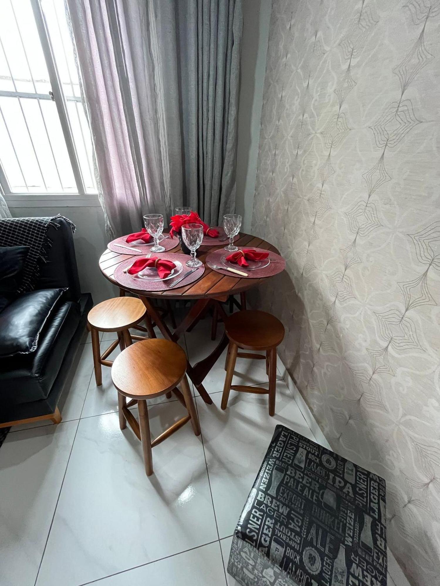 113 Canto Do Forte - 1Dorm - 200 M Da Praia E 20M Dos Bares E Restaurantes - Estacionamento Gratuito E Wi Fi , Tv A Cabo 프라이아 그란데 외부 사진